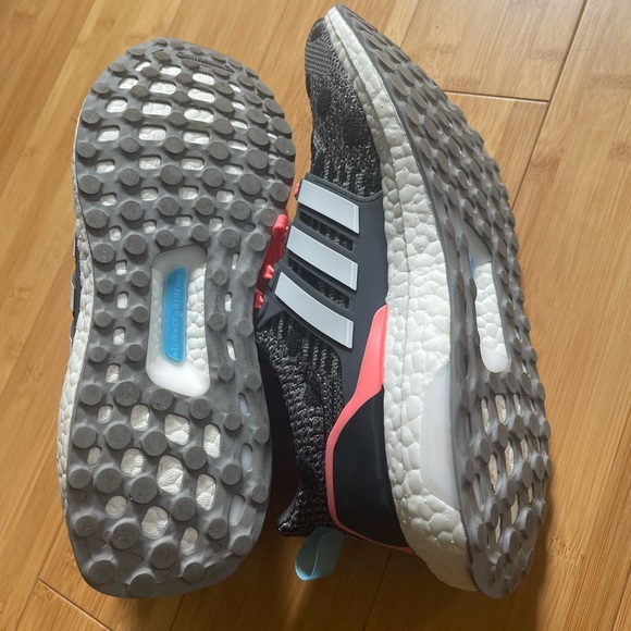 Women’s Adidas UltraBoosts - Picture 2 of 4